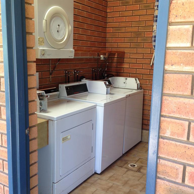 Newell Hwy Caravan Park Parkes Ngoại thất bức ảnh